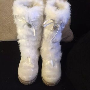 NWOT Girls white boots